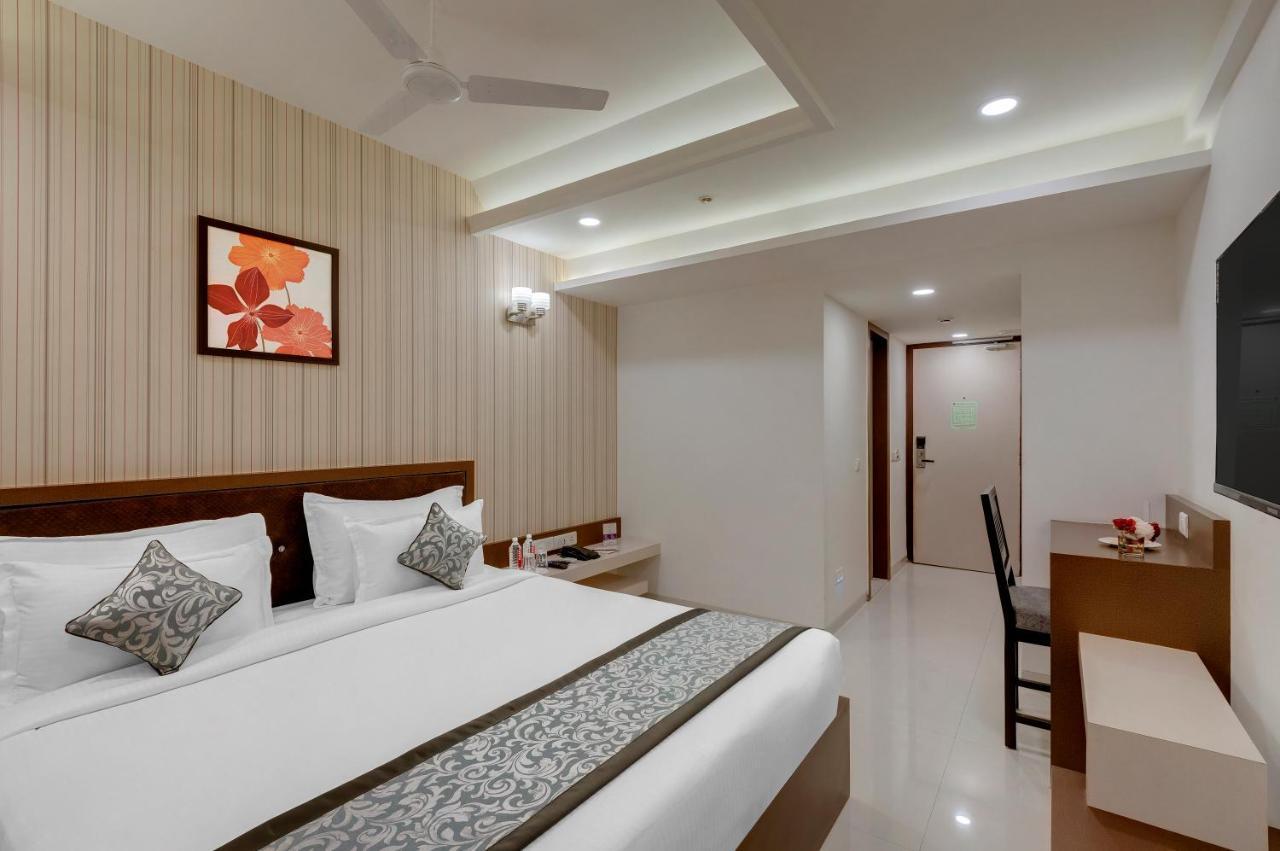 Click Collection Jaipur, Sindhi Camp Hotel Exterior photo